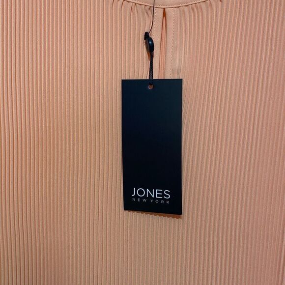 Jones New York Women's Peach Pleated Round Neck Keyhole Sleeveless Top Large NWT - Picture 3 of 6